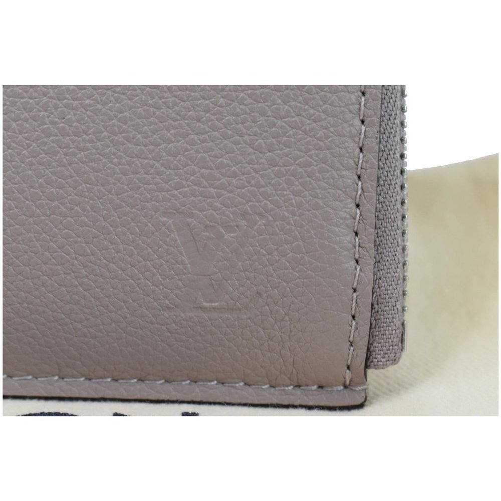 LOUIS VUITTON Jules PM Pochette Leather Clutch - Picture 9 of 12